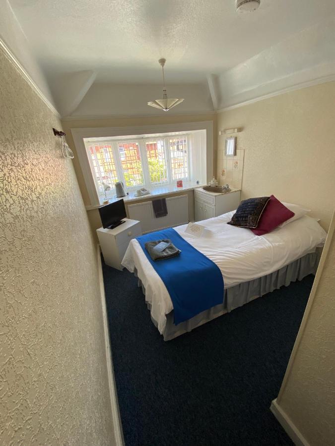 Halcyon Quest Hotel Prestatyn Extérieur photo